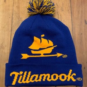 Beanie hat with pompom